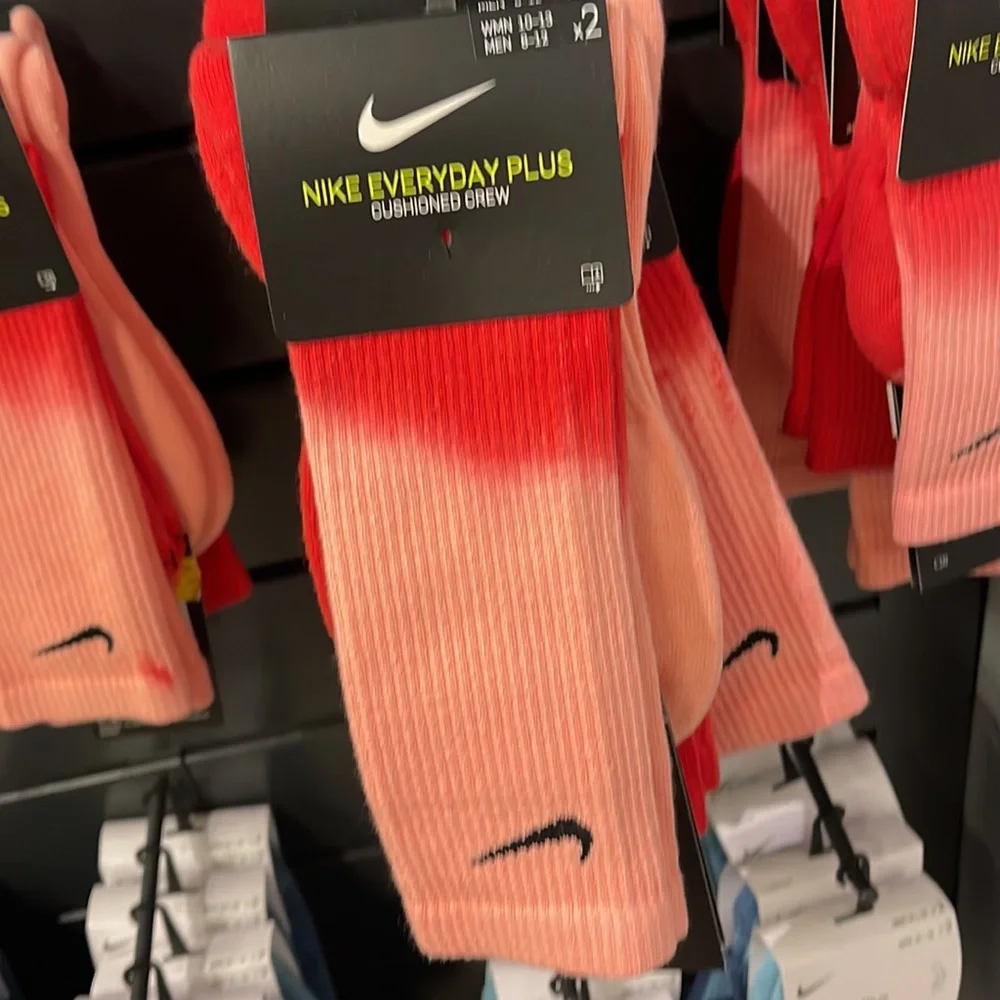 Nike Everyday Plus Cushioned
Multi-Color
Size L
Crew Socks (2 Pairs)
DH6096-902 - Picture 14 of 15